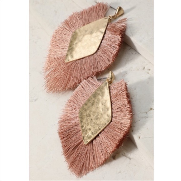 🎉🎉HP🎉🎉 Statement Fringe Earrings Blush - Picture 2 of 2